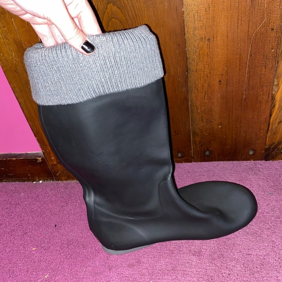 Butterfly Twist foldable rain boots size 9 - Picture 2 of 3